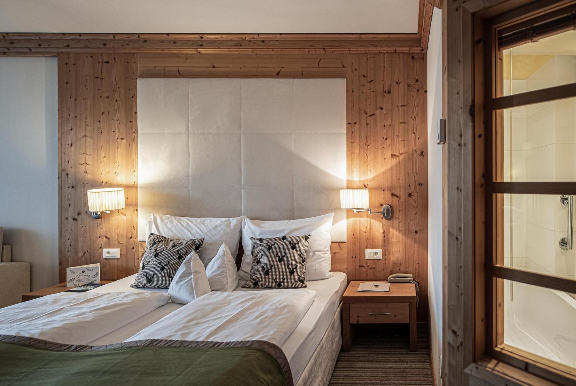 Taubers Unterwirt Aktiv & Vitalhotel Velturno Extérieur photo